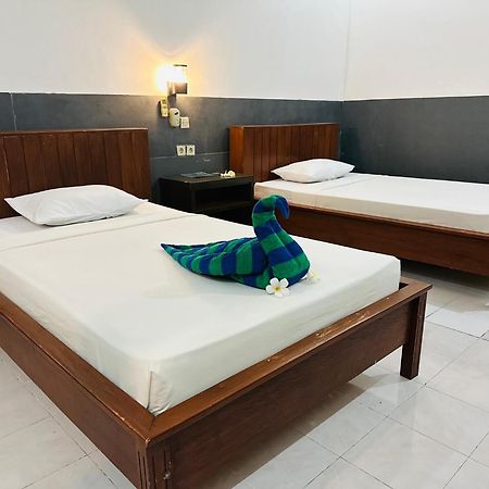 Creative Bungalow Beach Front Gili Trawangan Exteriör bild