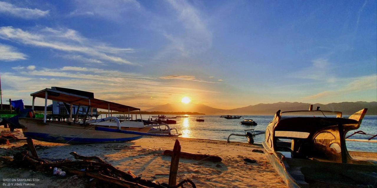 Creative Bungalow Beach Front Gili Trawangan Exteriör bild
